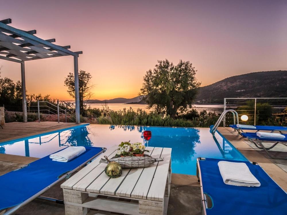 Zidanos Luxurious Sea Front Villa Marantochori Luaran gambar